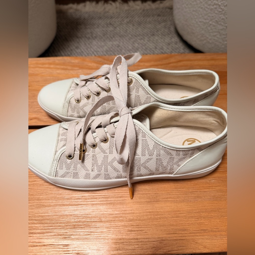 MK 9M women’s sneakers